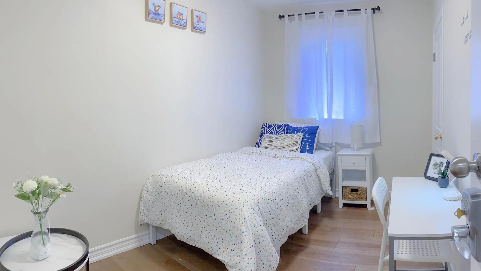 Newly-Renovated 3Br House, 12 Minutes To Airport Apartment Toronto 0*,  Canada