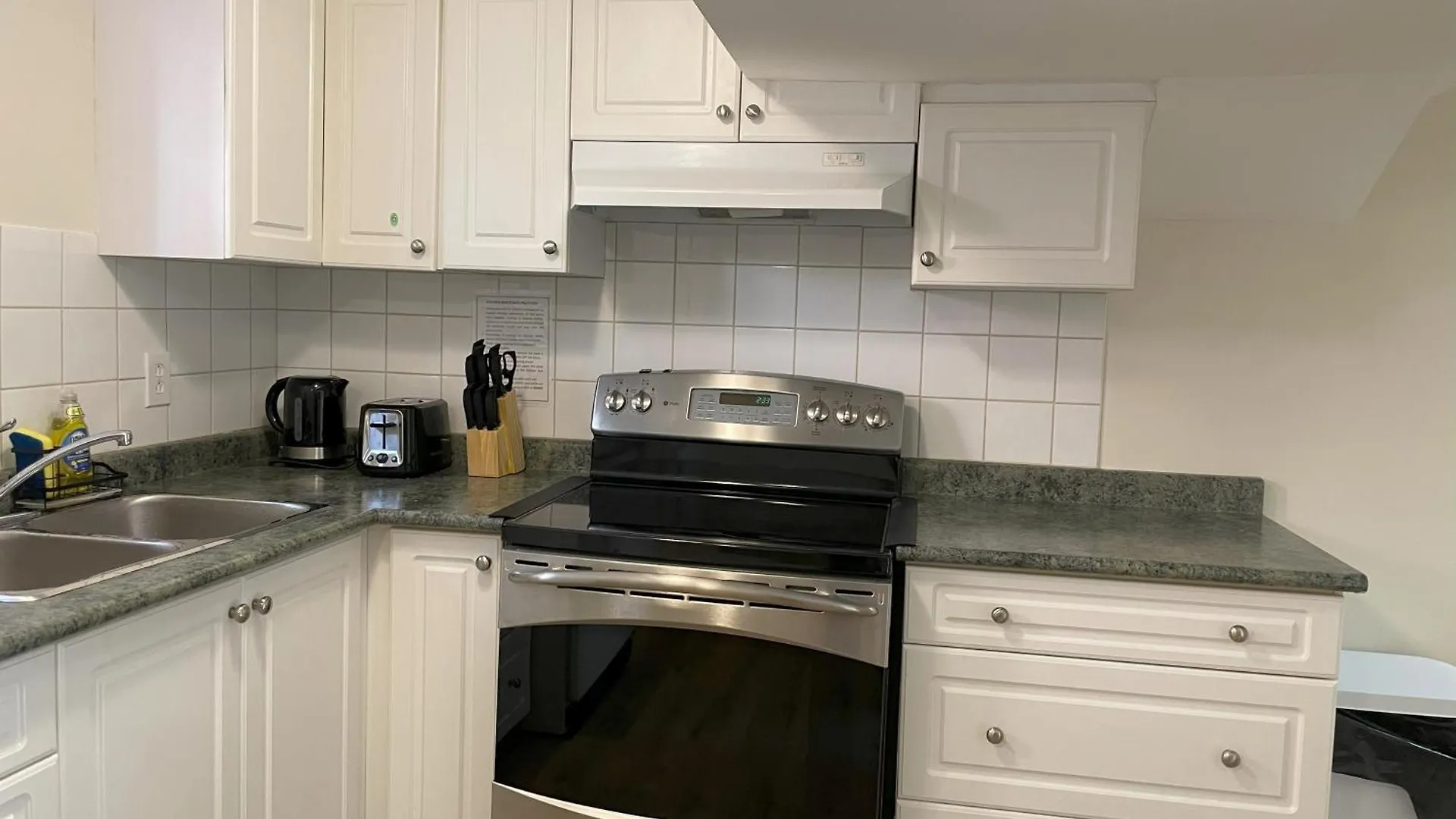 Appartamento Newly-Renovated 3Br House, 12 Minutes To Airport Toronto 0*,